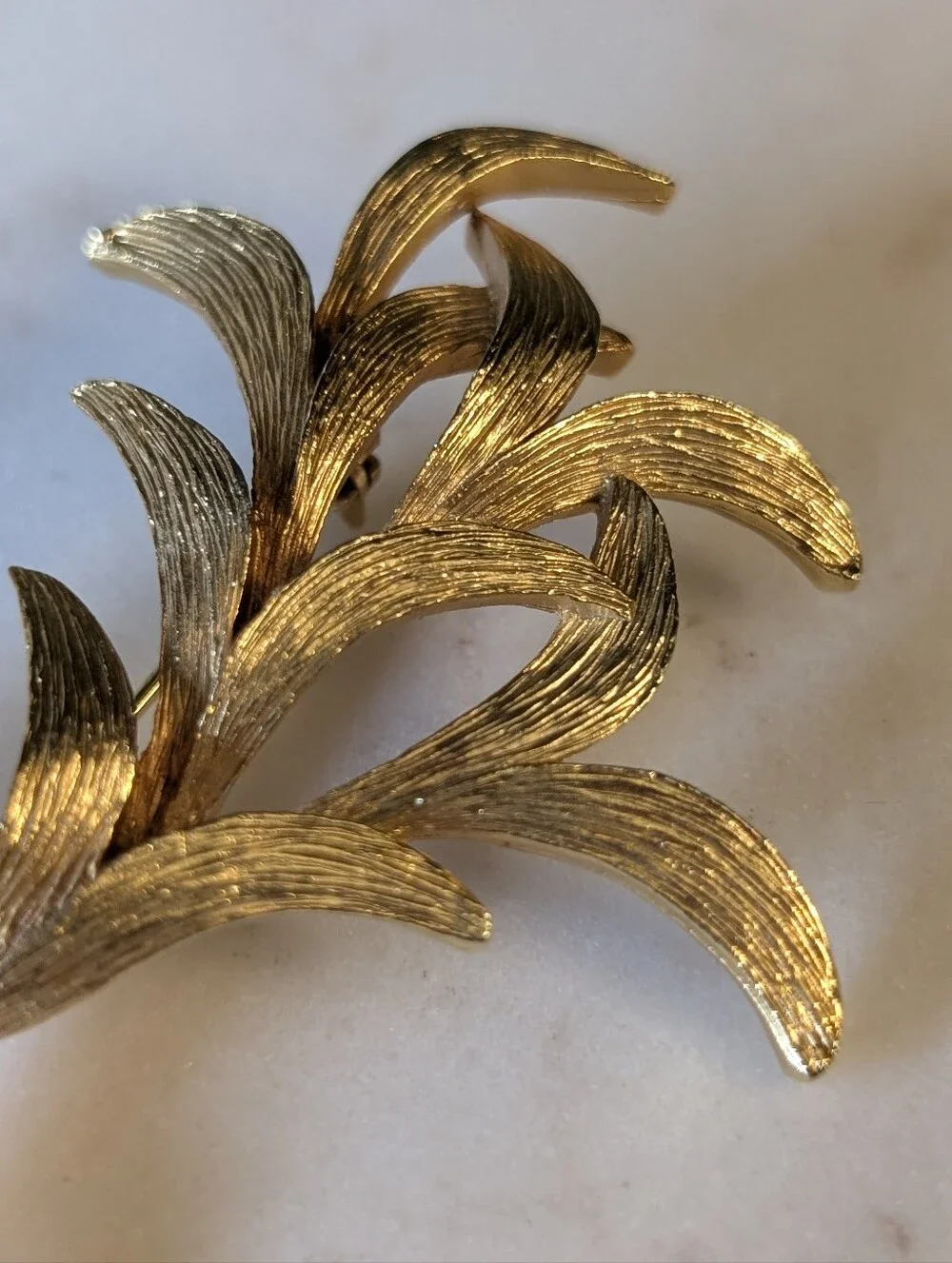 Vintage Gold Leaf Motif Brooch